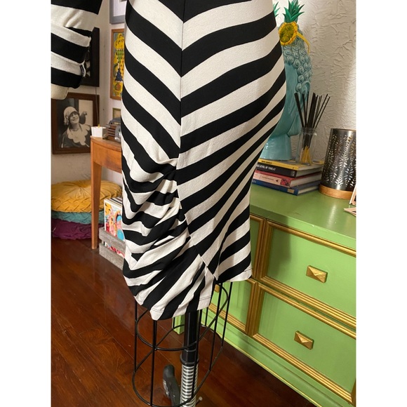 Diane von Furstenberg Knit Stretch Row Stripe Dress 6 - Picture 3 of 7